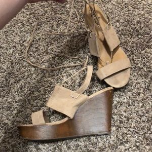 Tie up wedges